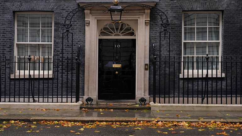 Τα βρετανικά πρωτοσέλιδα την επόμενη της παραίτησης Λιζ Τρας